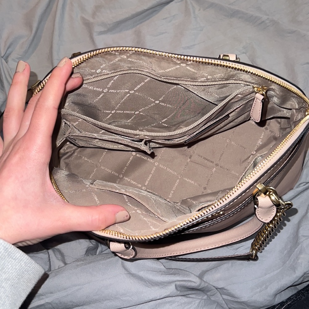 Light pink Michael kors purse - Picture 3 of 7